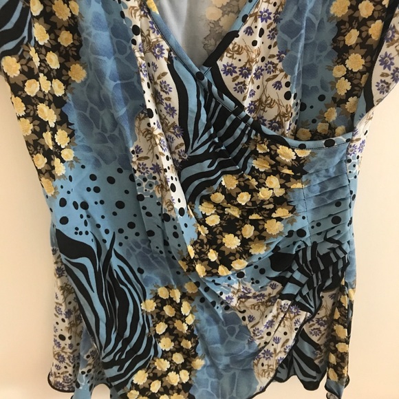 Boutique Blue Top - Picture 2 of 2